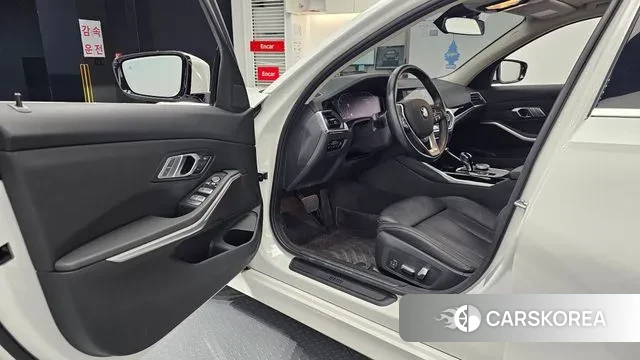 BMW 3 Series (G20) 2022 Белый из Кореи, фото 2