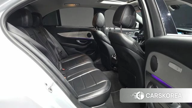 Mercedes-Benz E-Class W213 2018 Серебряный из Кореи, фото 2