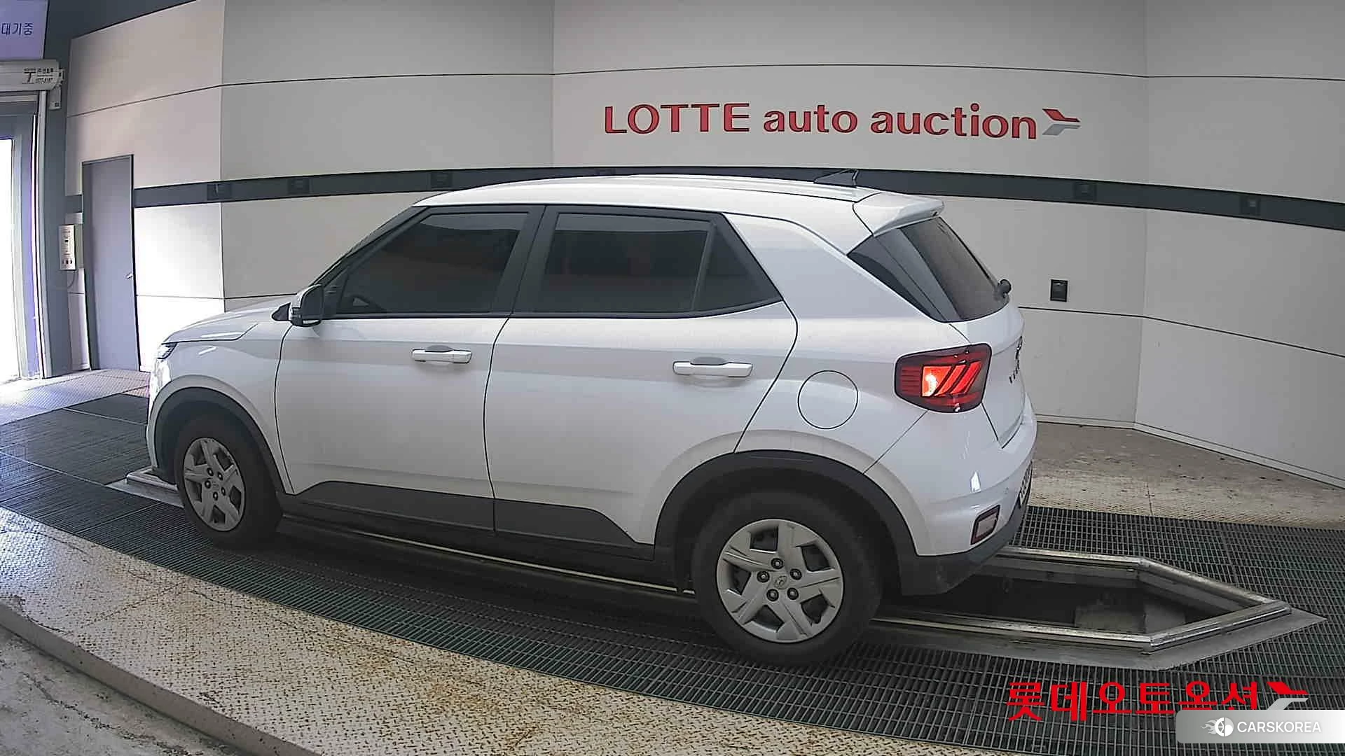 Hyundai Venue 2021 Polar White из Кореи, фото 2