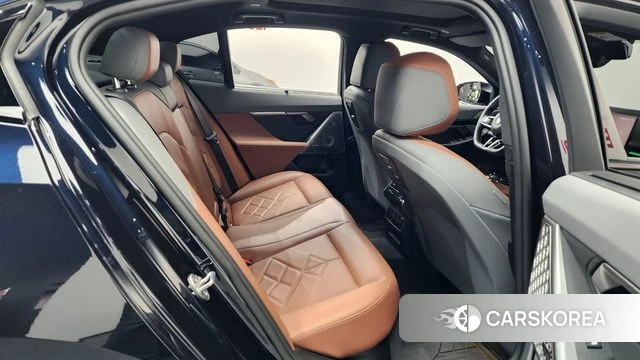 BMW 5 Series (G60) 2024 Черный из Кореи, фото 2