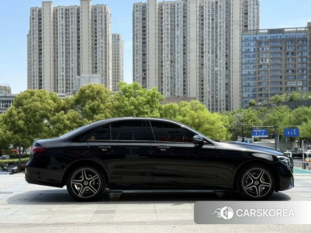 Mercedes-Benz E-class (imported) 2023 Черный из Китая, фото 2