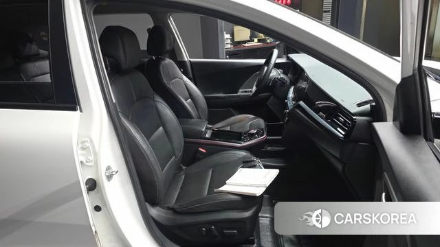 Kia Niro Plus 2022 Белый из Кореи, фото 2