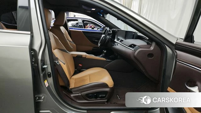 Lexus ES300h 7th generation 2018 Серебристо-серый из Кореи, фото 2