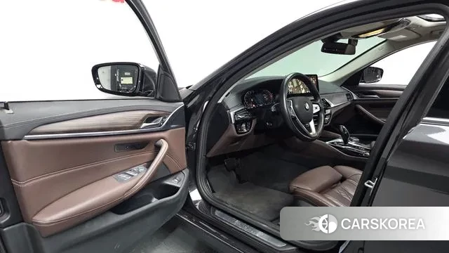 BMW 5 Series (G30) 2020 Серый из Кореи, фото 2