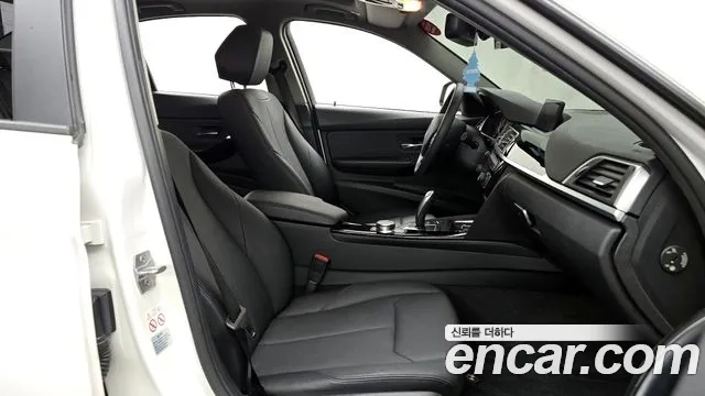 BMW 3 Series (F30) 2018 Белый из Кореи, фото 2