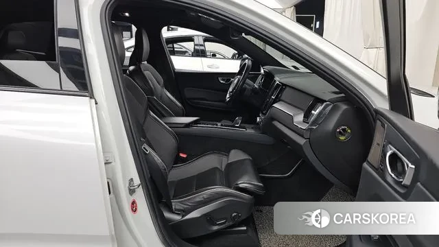 Volvo XC60 second Generation 2021 Белый из Кореи, фото 2