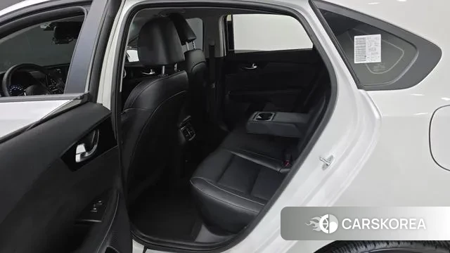 Kia The New K3 2nd generation 2024 Белый из Кореи, фото 2