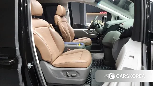 Hyundai Staria 2023 Черный из Кореи, фото 2