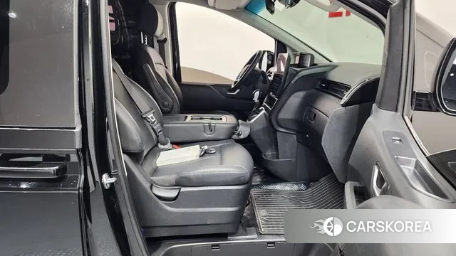 Hyundai Staria 2024 Черный из Кореи, фото 2