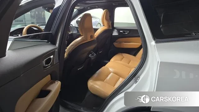 Volvo XC60 second Generation 2021 Белый из Кореи, фото 2