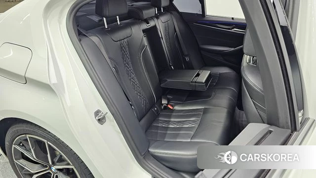 BMW 5 Series (G30) 2022 Белый из Кореи, фото 2