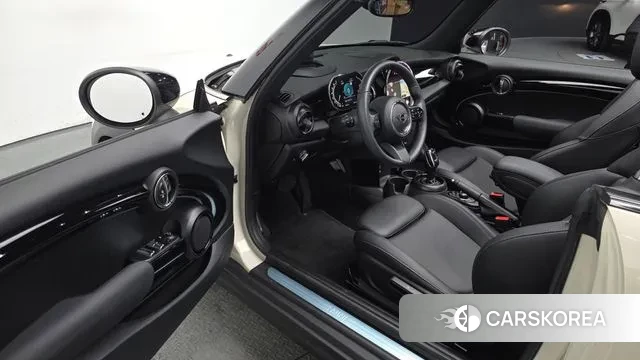 Mini Cooper Convertible 2021 Жемчужный цвет из Кореи, фото 2