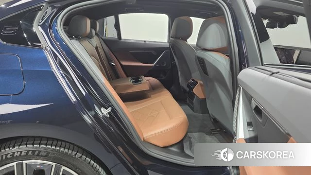 BMW i5 (G60) 2023 Черный из Кореи, фото 2
