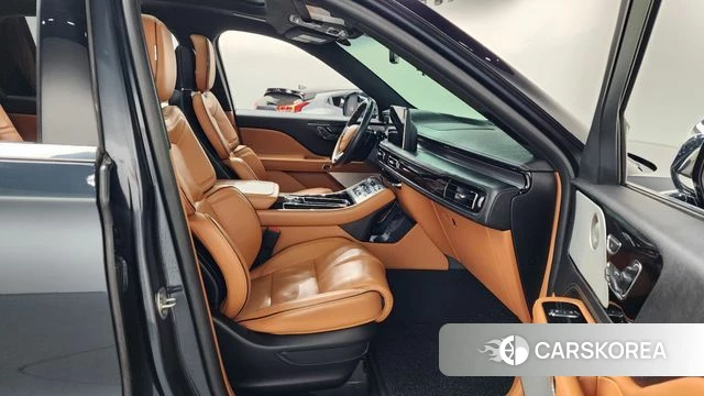 Lincoln Aviator 2nd generation 2022 Небесно-голубой из Кореи, фото 2