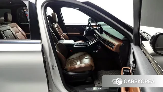 Lincoln Aviator 2nd generation 2022 Белый из Кореи, фото 2