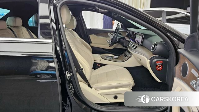 Mercedes-Benz E-Class W213 2022 Черный из Кореи, фото 2