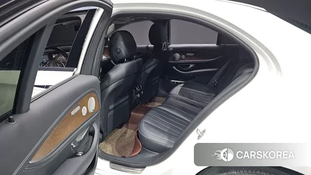 Mercedes-Benz E-Class W213 2020 Белый из Кореи, фото 2