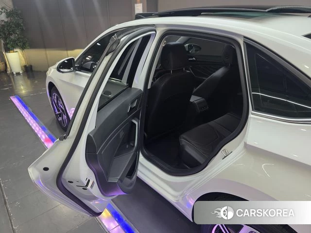 Volkswagen 7th Generation of Jetta 2024 Белый из Кореи, фото 2