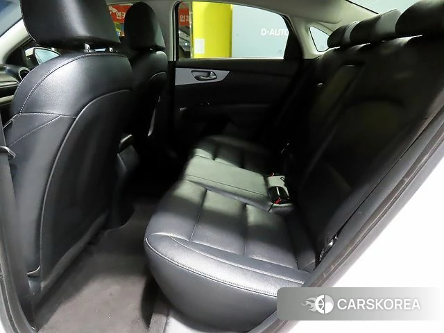 Kia The New K3 2nd generation 2022 Белый из Кореи, фото 2