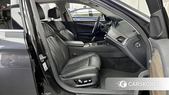 BMW 5 Series (G30) 2018 Серый из Кореи, фото 2