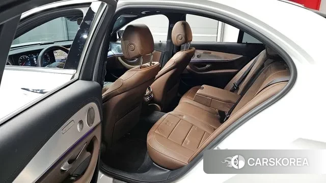 Mercedes-Benz E-Class W213 2021 Белый из Кореи, фото 2