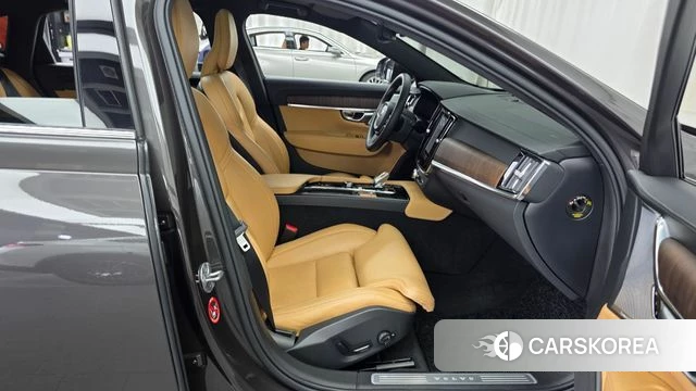 Volvo S90 2023 Коричневый из Кореи, фото 2