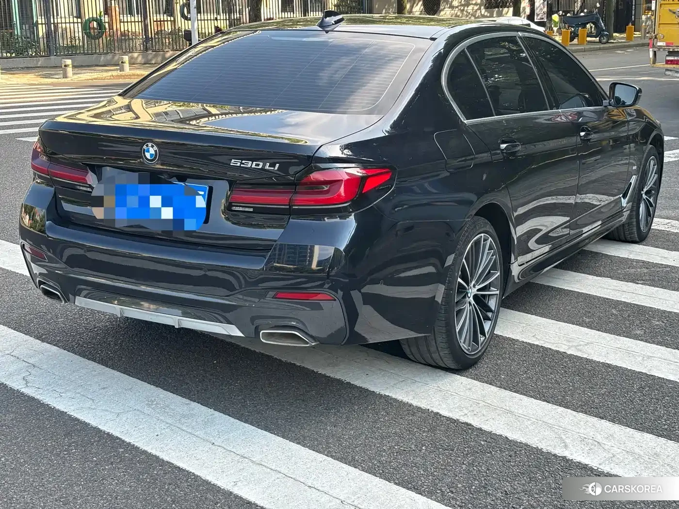 BMW 5 series 2023 Черный из Китая, фото 2