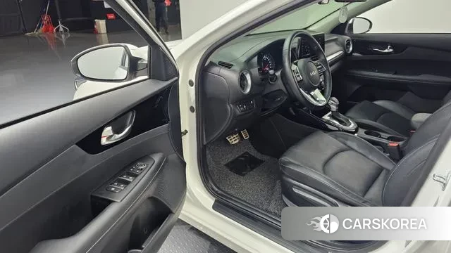 Kia The New K3 2nd generation 2024 Белый из Кореи, фото 2