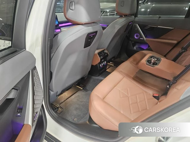 BMW 5 Series (G60) 2024 Белый из Кореи, фото 2