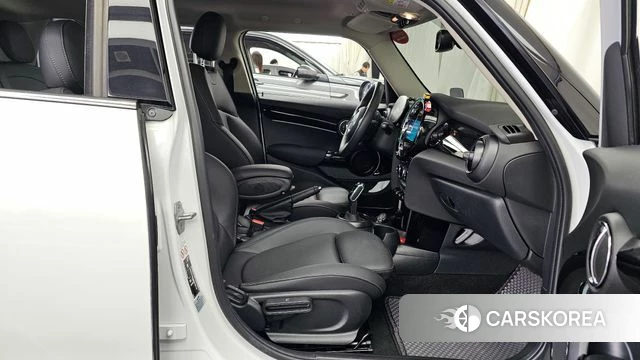 Mini Cooper 2023 Белый из Кореи, фото 2