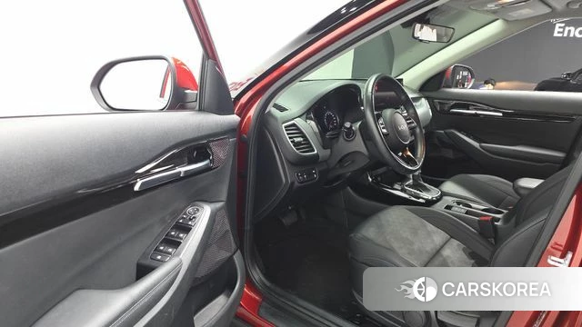 Kia Seltos 2022 Красный из Кореи, фото 2