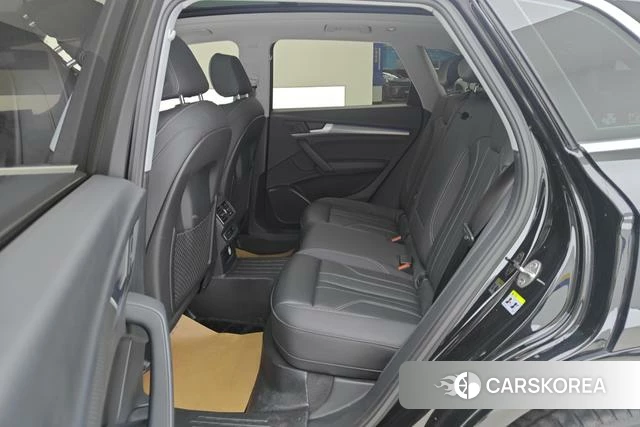 Audi Q5L 2021 Черный из Китая, фото 2
