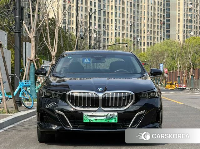 BMW i5 2025 Черный из Китая, фото 2