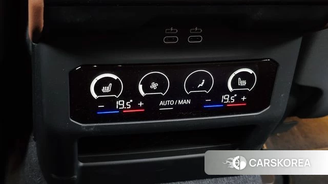 BMW 5 Series (G60) 2025 Светло-серебряный цвет из Кореи, фото 2