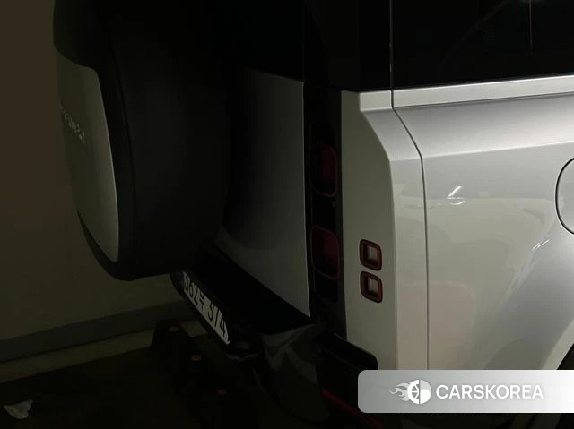 Land Rover Defender (L663) 2024 Серебряный из Кореи, фото 2