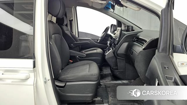 Hyundai Staria 2022 Белый из Кореи, фото 2