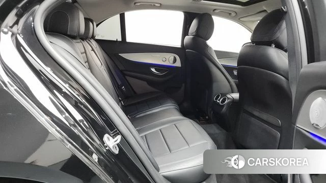 Mercedes-Benz E-Class W213 2019 Черный из Кореи, фото 2