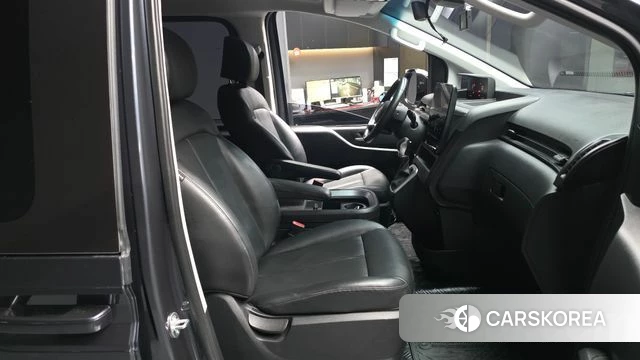 Hyundai Staria 2023 Серый из Кореи, фото 2