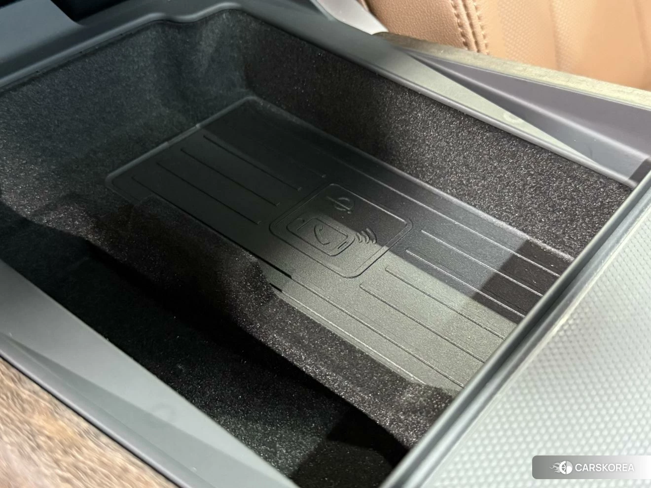 Audi Q7 2022 Черный из Китая, фото 2