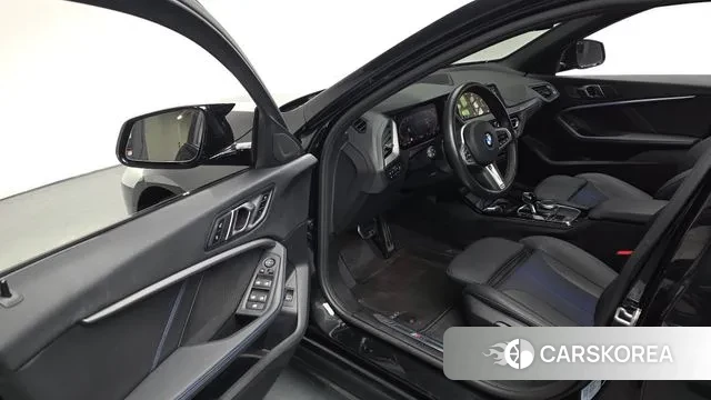 BMW 1 Series (F40) 2024 Черный из Кореи, фото 2