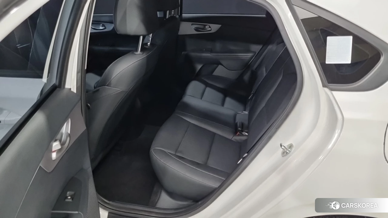 Kia The New K3 2nd generation 2021 Белый из Кореи, фото 2