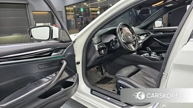 BMW 5 Series (G30) 2020 Белый из Кореи, фото 2