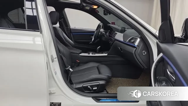 BMW 3 Series (F30) 2018 Белый из Кореи, фото 2