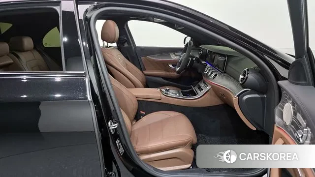 Mercedes-Benz E-Class W213 2023 Черный из Кореи, фото 2