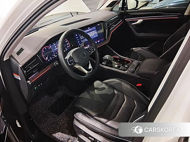 Volkswagen Touareg 3rd generation 2024 Белый из Кореи, фото 2
