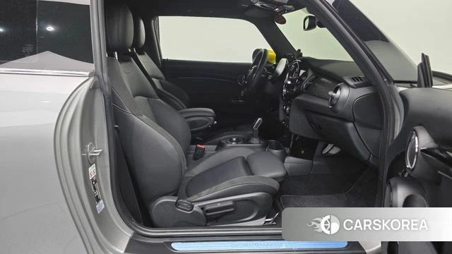 Mini Cooper Electric 2023 Серебряный из Кореи, фото 2