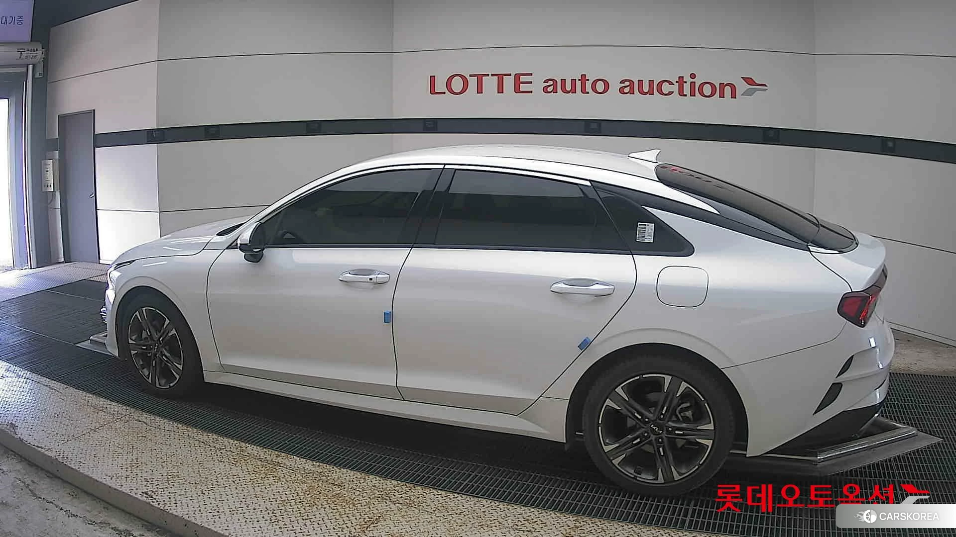 Kia K5 2023 Snow White Pearl из Кореи, фото 2