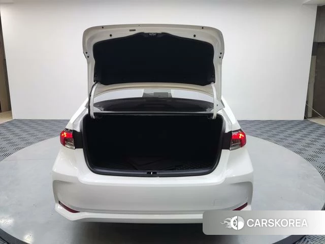 Toyota Corolla 2023 Белый из Китая, фото 2