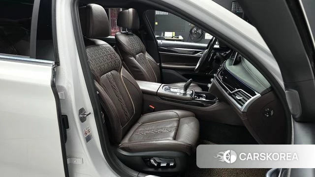 BMW 7 Series (G11) 2018 Белый из Кореи, фото 2