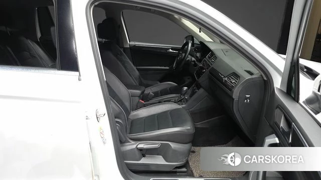 Volkswagen Tiguan second Generation 2020 Белый из Кореи, фото 2